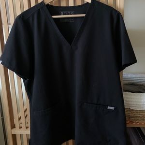 Figs xLarge scrub casma three pocketed top